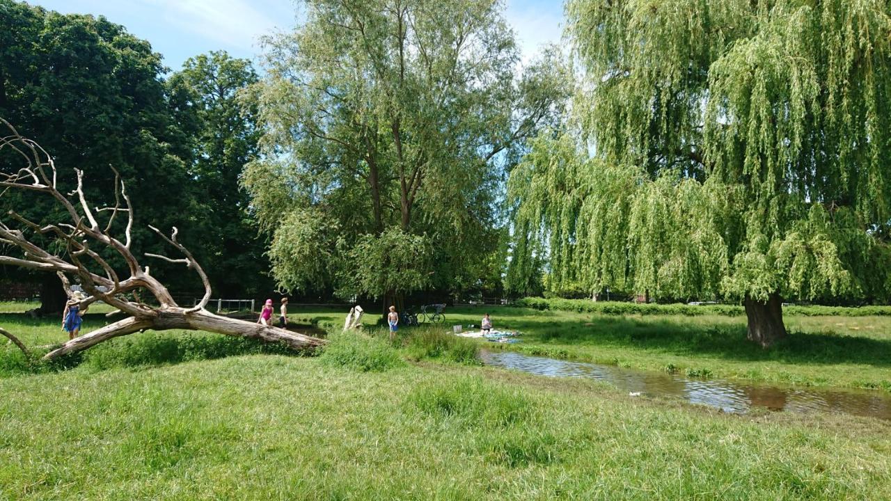 Tulana Taggs - Floating Home On Idyllic Island Hampton Hill Luaran gambar